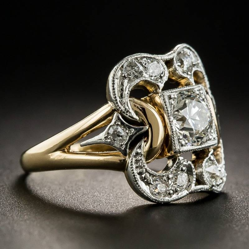 Antiker Goldring mit Diamanten, filigranes Design, Vintage-Schmuck, luxuriös, edel.