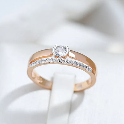 Rosegoldener Verlobungsring mit Diamanten, elegantes Design, funkelnder Schmuck für Damen.