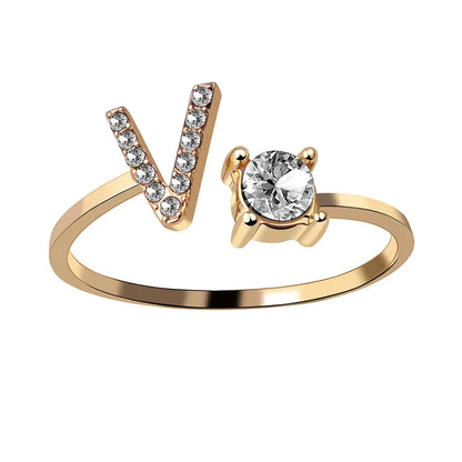 Goldener Ring mit Buchstaben V und Zirkonia, eleganter Schmuck, Damenring, Geschenkidee.