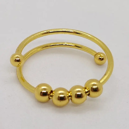 Goldener verstellbarer Ring mit Kugeln, minimalistisches Schmuckdesign, modisches Accessoire.