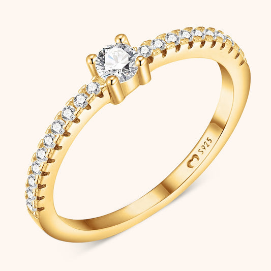 Goldener Verlobungsring mit Diamant, S925, elegantes Design, funkelnde Zirkonia-Steine.