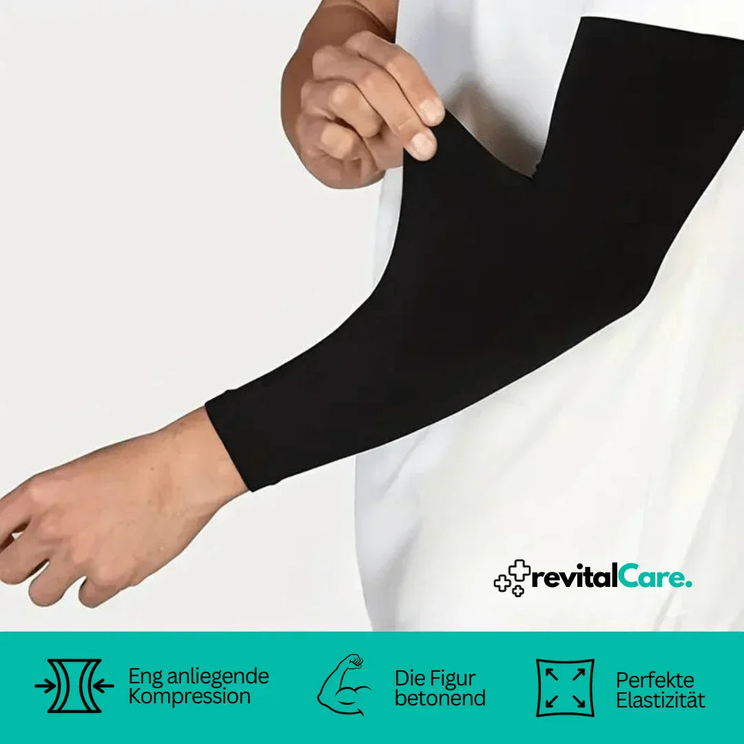 Mann mit schwarzem Kompressionsarmärmel, eng anliegend, elastisch, figurbetonend, RevitalCare.
