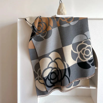 Graue Decke mit Blumenmuster, geometrisches Design, weiche Textur, Wohnzimmer-Dekoration.