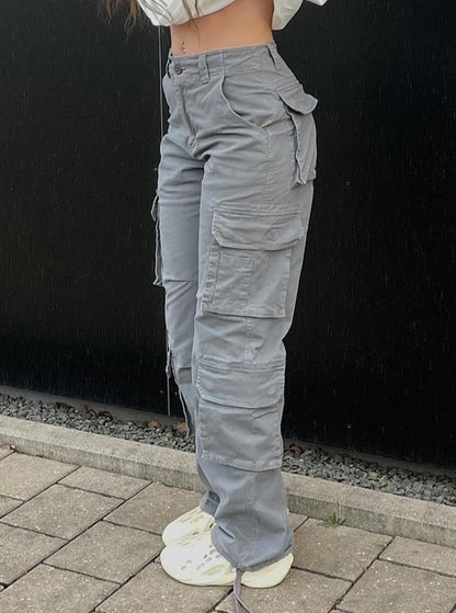 Graue Cargohose Damen, lässig, mit Taschen, Streetwear, Baumwolle, modisch, urbaner Stil.