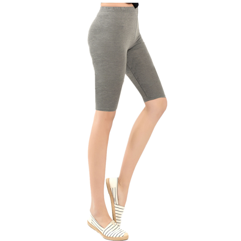 Graue Damen-Radlerhose, knielang, elastisch, bequem, ideal für Sport und Freizeit.