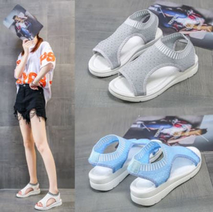 Damen Sandalen, grau und blau, atmungsaktiv, Sommermode, bequem, Freizeitkleidung.