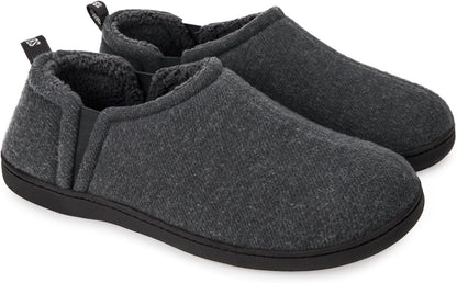 Graue Filzhausschuhe mit schwarzer Sohle, warmes Innenfutter, ideal für den Winter.
