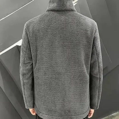 Graue Fleecejacke für Herren, Rückansicht, warm, modisch, Winterbekleidung.