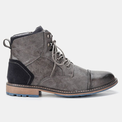 Grauer Herrenstiefel aus Leder, Schnürung, rutschfeste Sohle, modisch, robust.