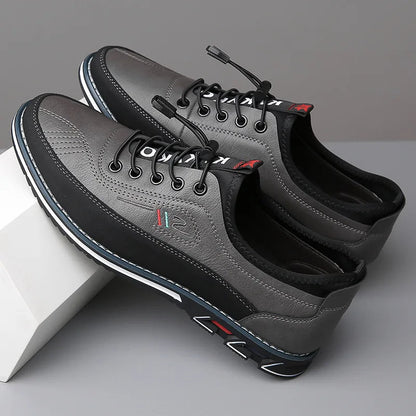 Graue Herrenschuhe aus Leder, sportlich, rutschfest, Schnürung, modisch, bequem.
