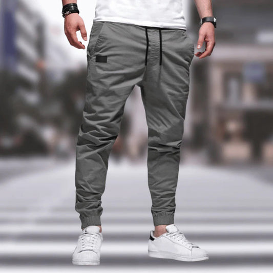 Graue Jogginghose Herren, sportlich, bequem, Kordelzug, Streetwear, Freizeitmode.
