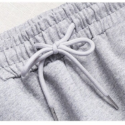 Graue Jogginghose mit Kordelzug, Baumwolle, bequem, Freizeitkleidung, Sportbekleidung.