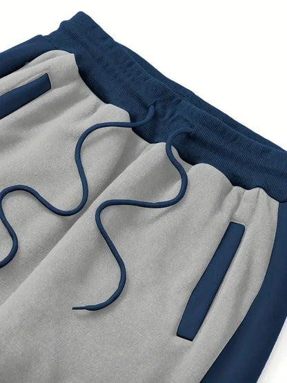 Graue Jogginghose mit blauen Streifen, Kordelzug und Taschen, Herrenmode, Freizeitkleidung.