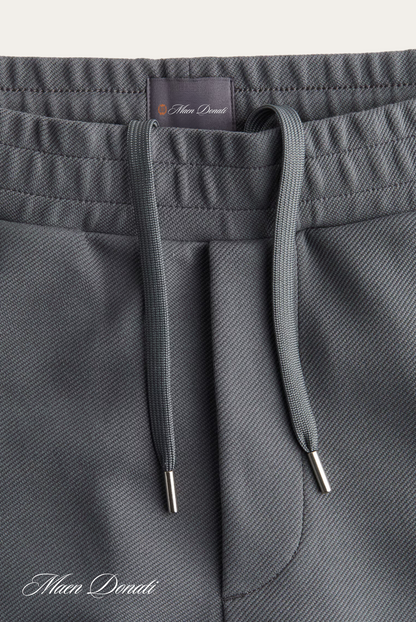 Graue Jogginghose mit Kordelzug, elastischer Bund, Mikrofaserstoff, sportlich, bequem.