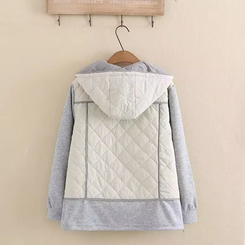 Graue Kapuzenjacke mit gesteppter, weißer Rückseite, lässige Damenmode, Herbstbekleidung.