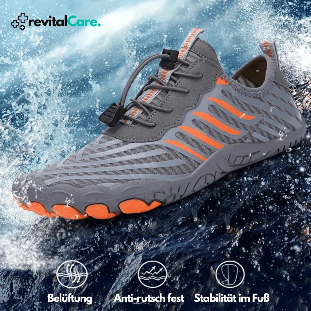 Graue Wasserschuhe mit orangefarbenen Akzenten, rutschfest, atmungsaktiv, ideal für Outdoor-Aktivitäten.