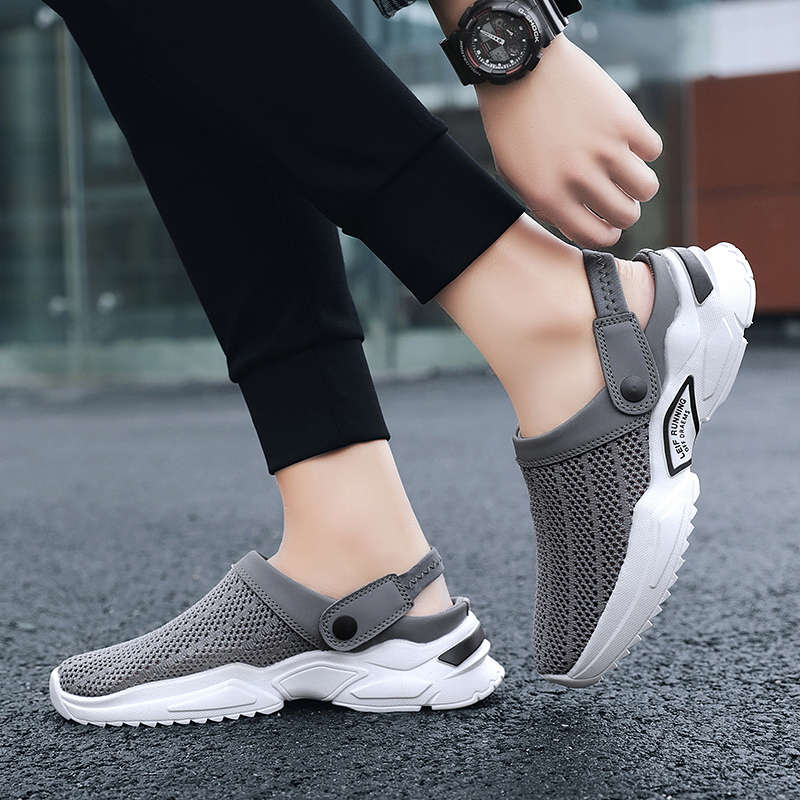 Graue atmungsaktive Mesh-Sneaker für Herren, sportlich, bequem, rutschfest, Straßenszene.