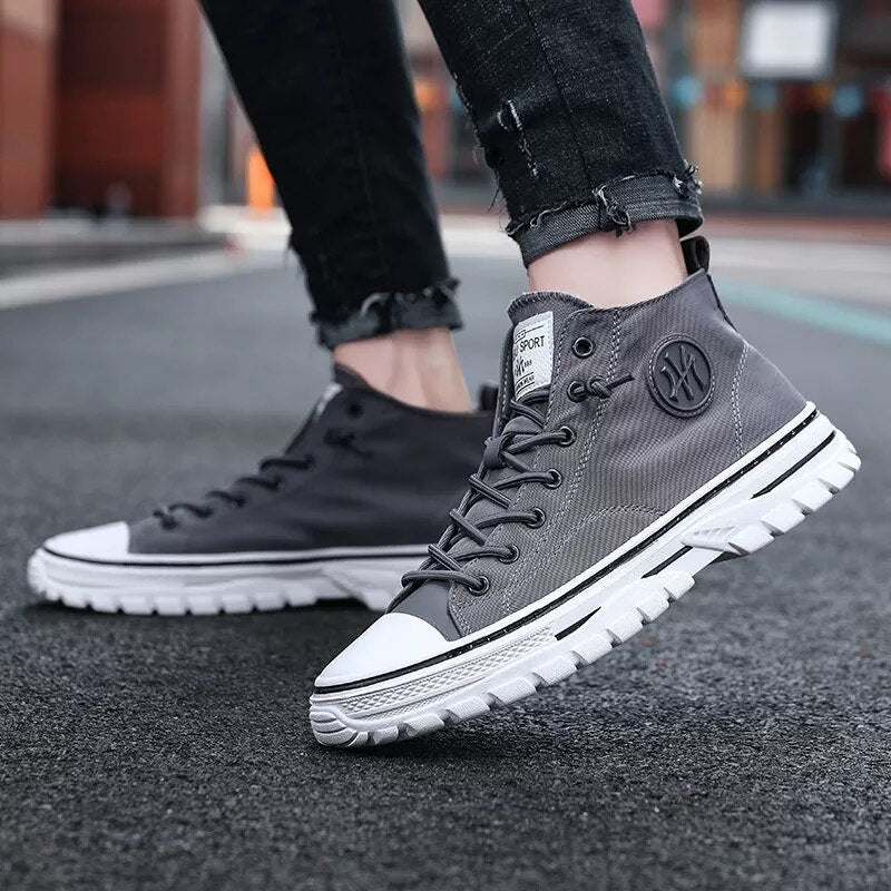 Graue High-Top-Sneaker aus Canvas, weiße Sohle, sportlich, lässig, Unisex-Schuhe.