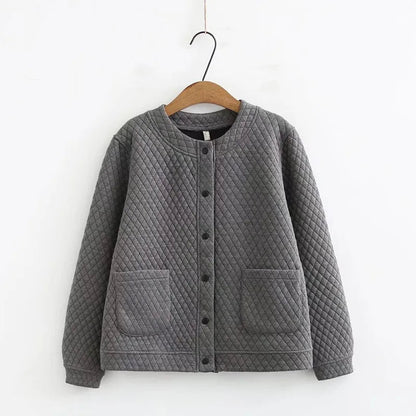 Graue gesteppte Jacke mit Knöpfen, Rundhalsausschnitt und Taschen, Damenmode, Herbstbekleidung.