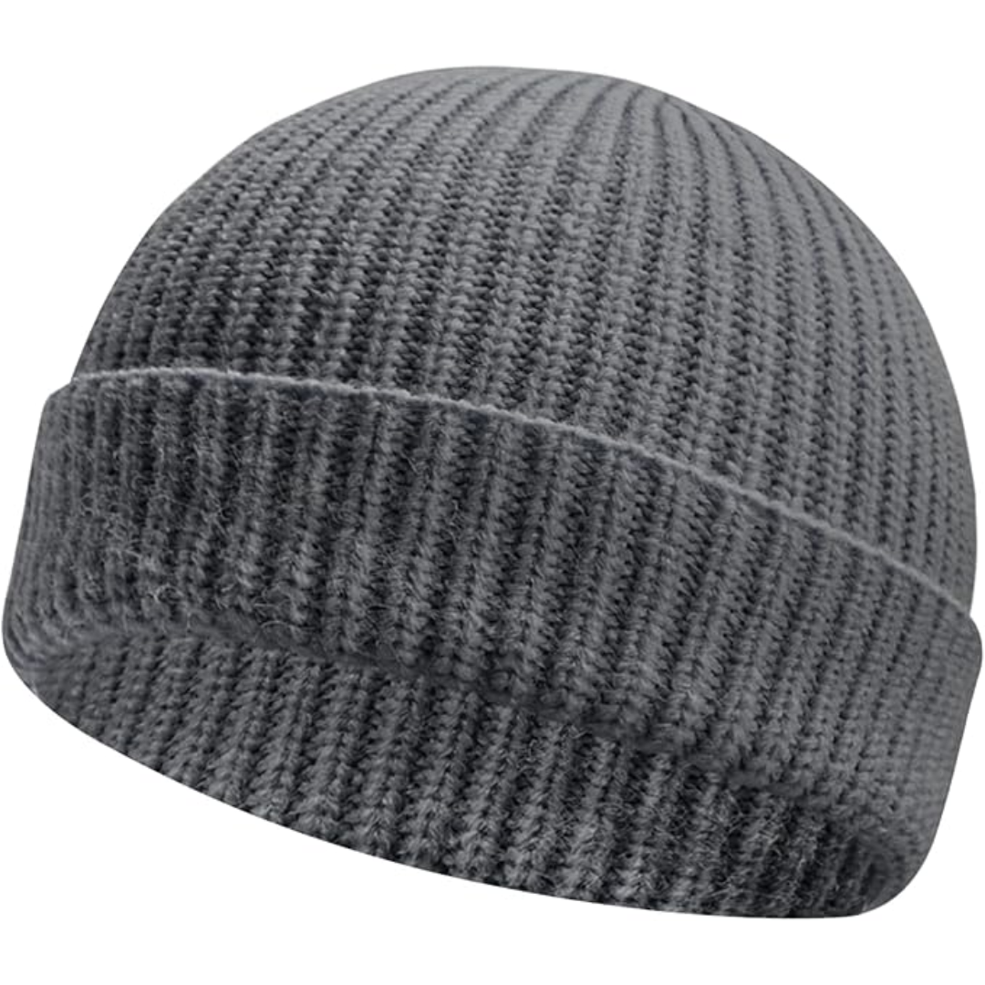 Graue Strickmütze aus Wolle, warm und stilvoll, ideal für Wintermode und kaltes Wetter.