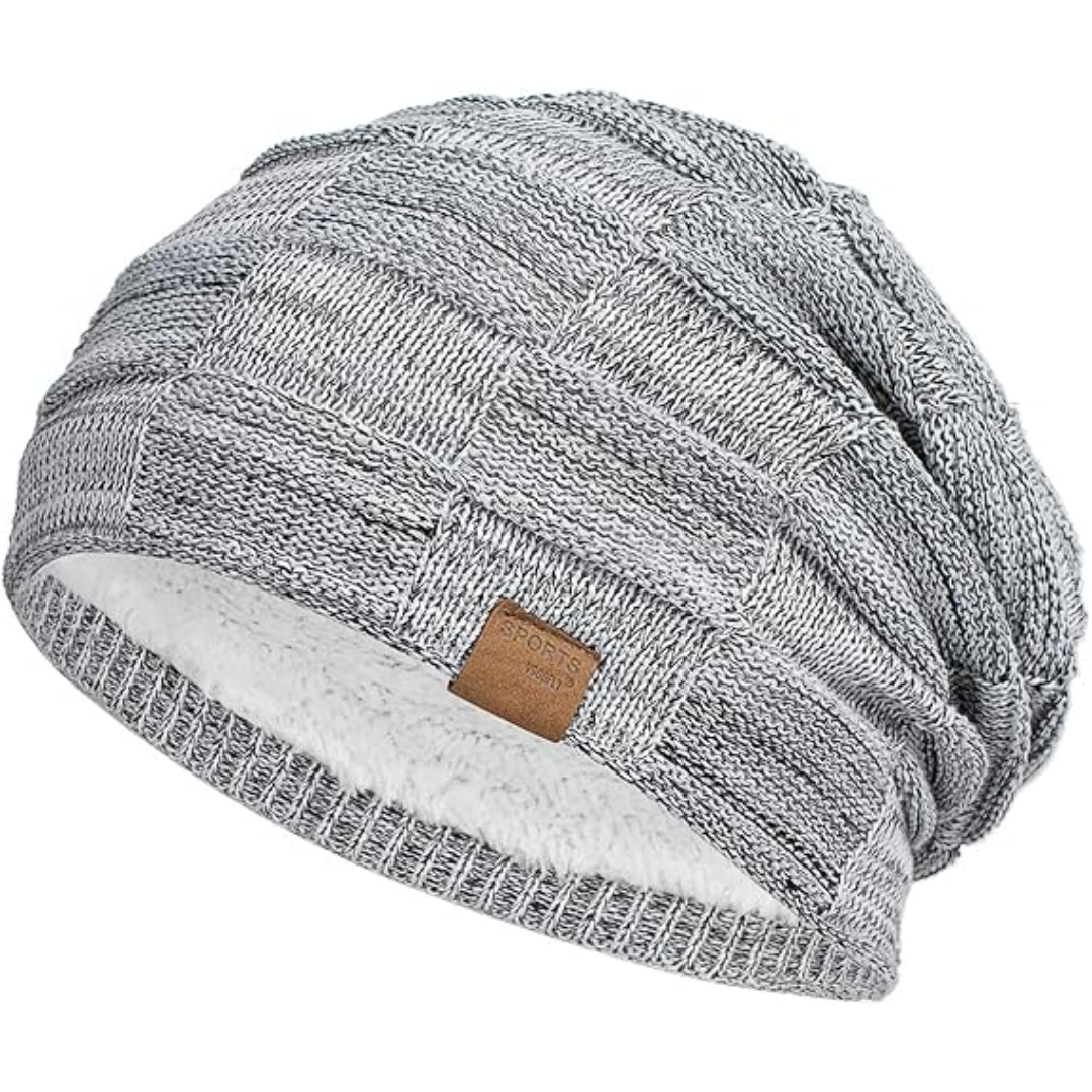 Graue Strickmütze mit Fleecefutter, Wintermode, Unisex, warm und stilvoll.