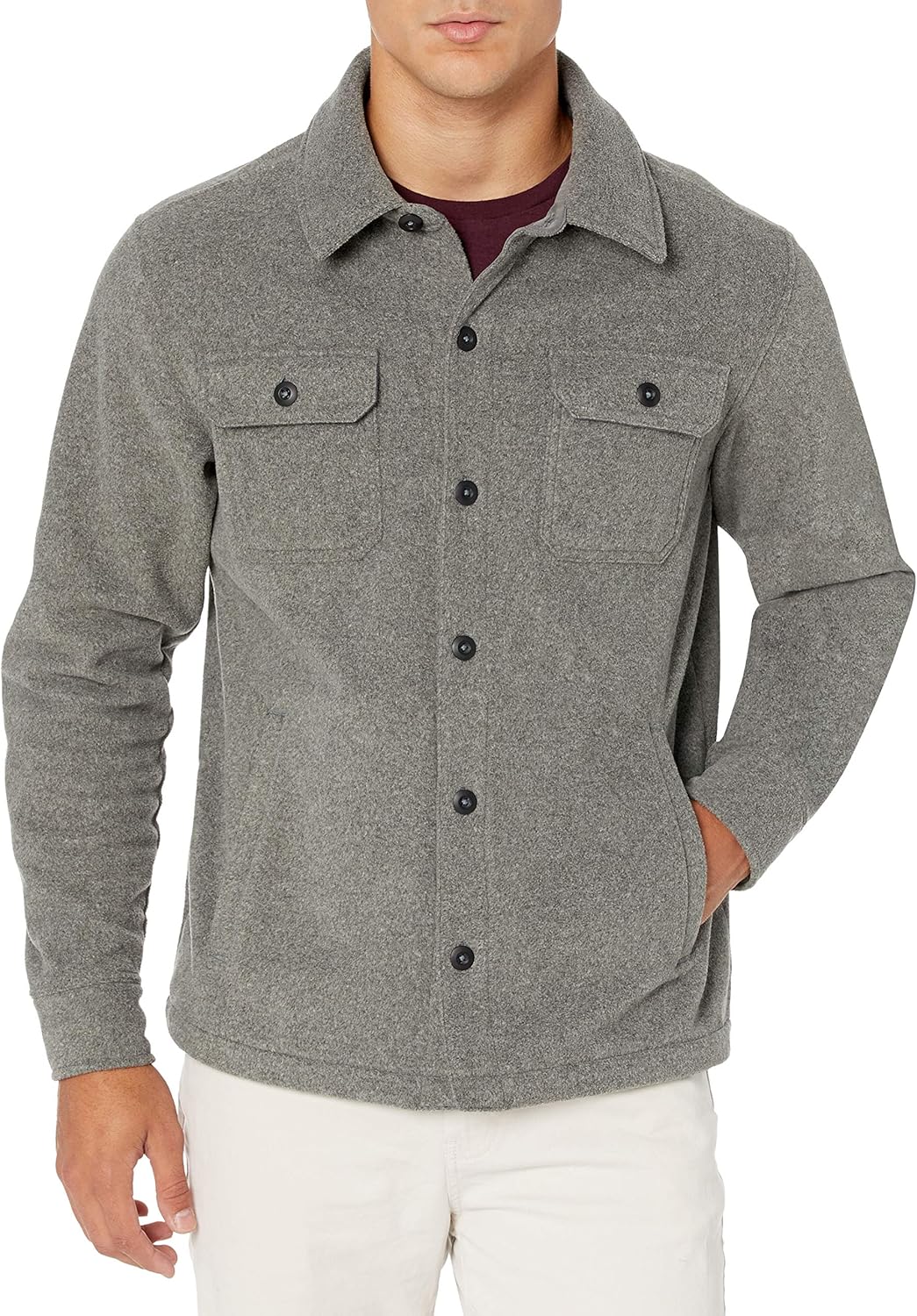 Graue Herrenjacke aus Wolle mit Knopfleiste und Brusttaschen, lässiger Stil.