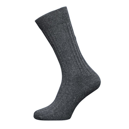 Graue Wollsocke, knöchelhoch, geripptes Design, warme Winterbekleidung, unisex.