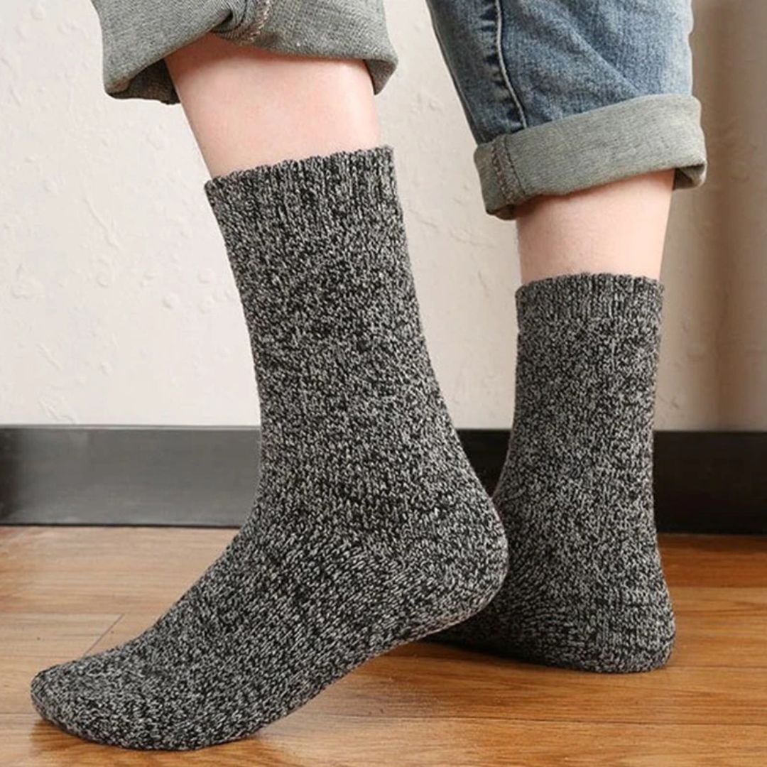 Graue Wollsocken für Damen, warm und bequem, ideal für den Winter, gestricktes Design.