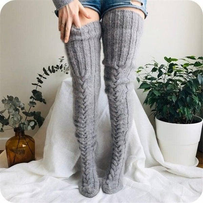 Graue, hohe, gestrickte Wollsocken, Damenmode, gemütlich, warm, Aveline, Luca Norelli.