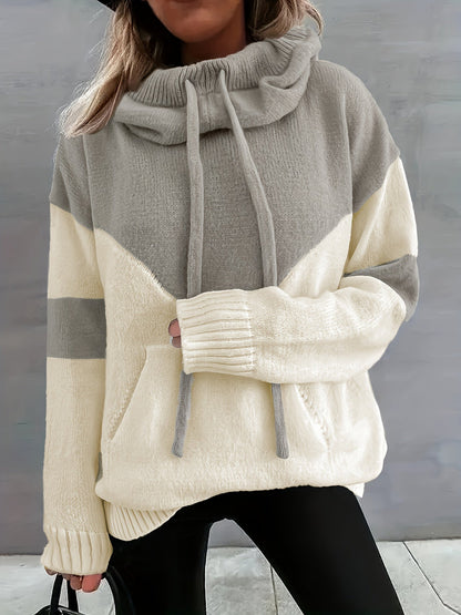 Damenpullover mit Kapuze, grau und creme, Strick, lässig, Herbstmode, gemütlich, warm.