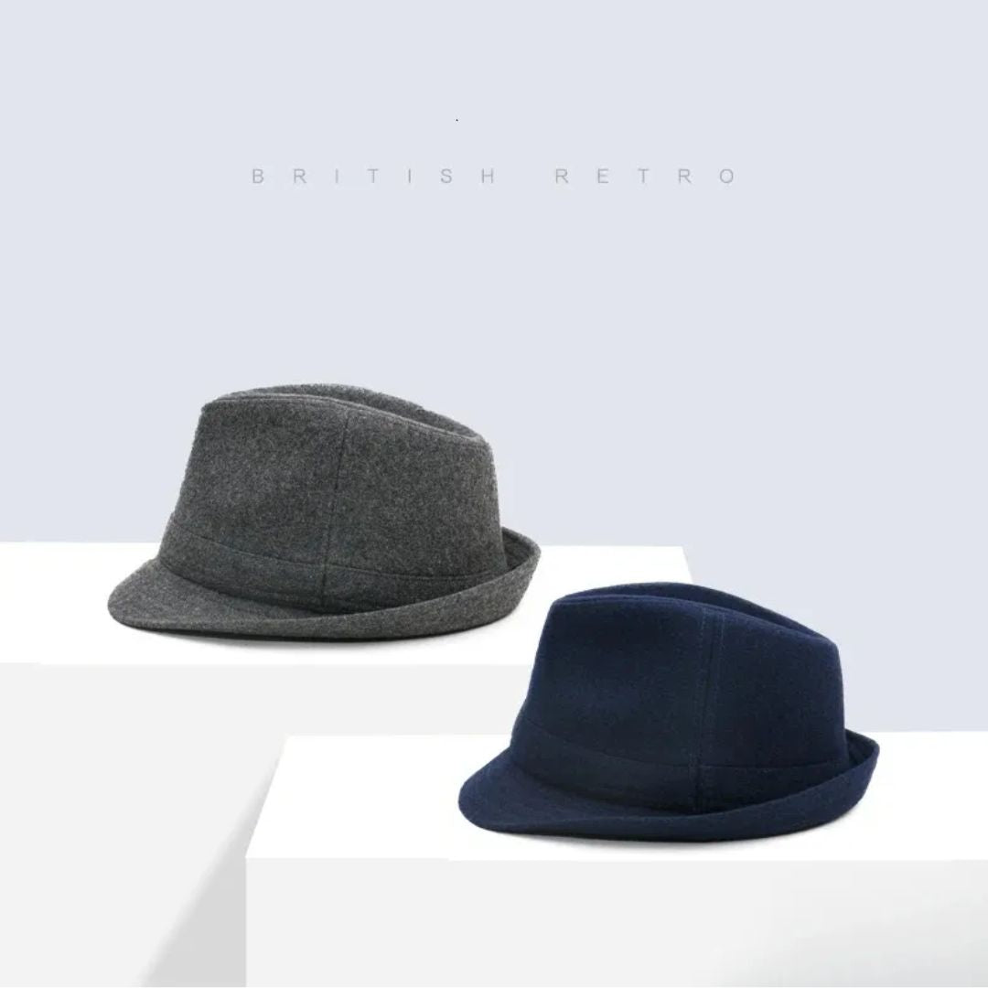 Zwei Retro-Fedoras, grau und blau, aus Wolle, stilvoller Herren-Hut, British Design.