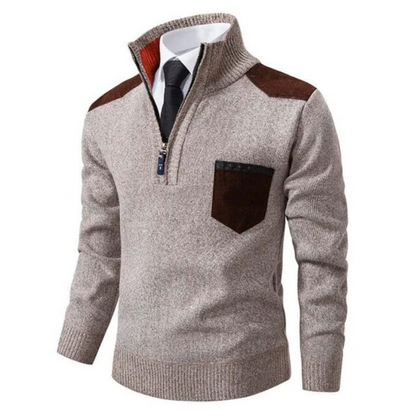 Herrenpullover mit Reißverschluss, beige, Strick, braune Schulterdetails, elegantes Design.