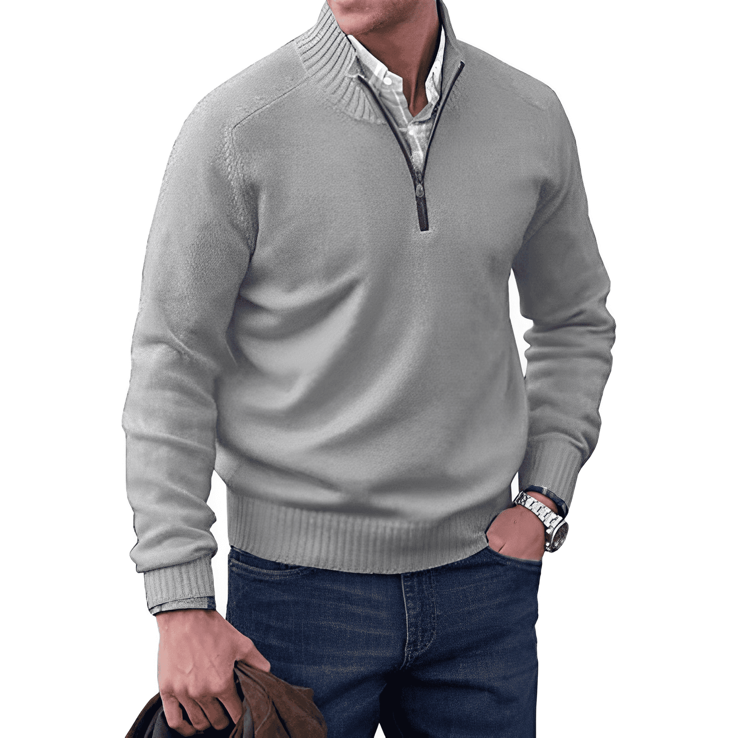 Mann in grauem Pullover mit Reißverschluss, Hemd, Jeans, Uhr, hält braune Jacke.