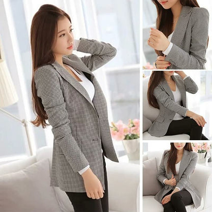 Eleganter Damenblazer kariert, grau-weiß, tailliert, modisch, Business-Look, Herbstmode.