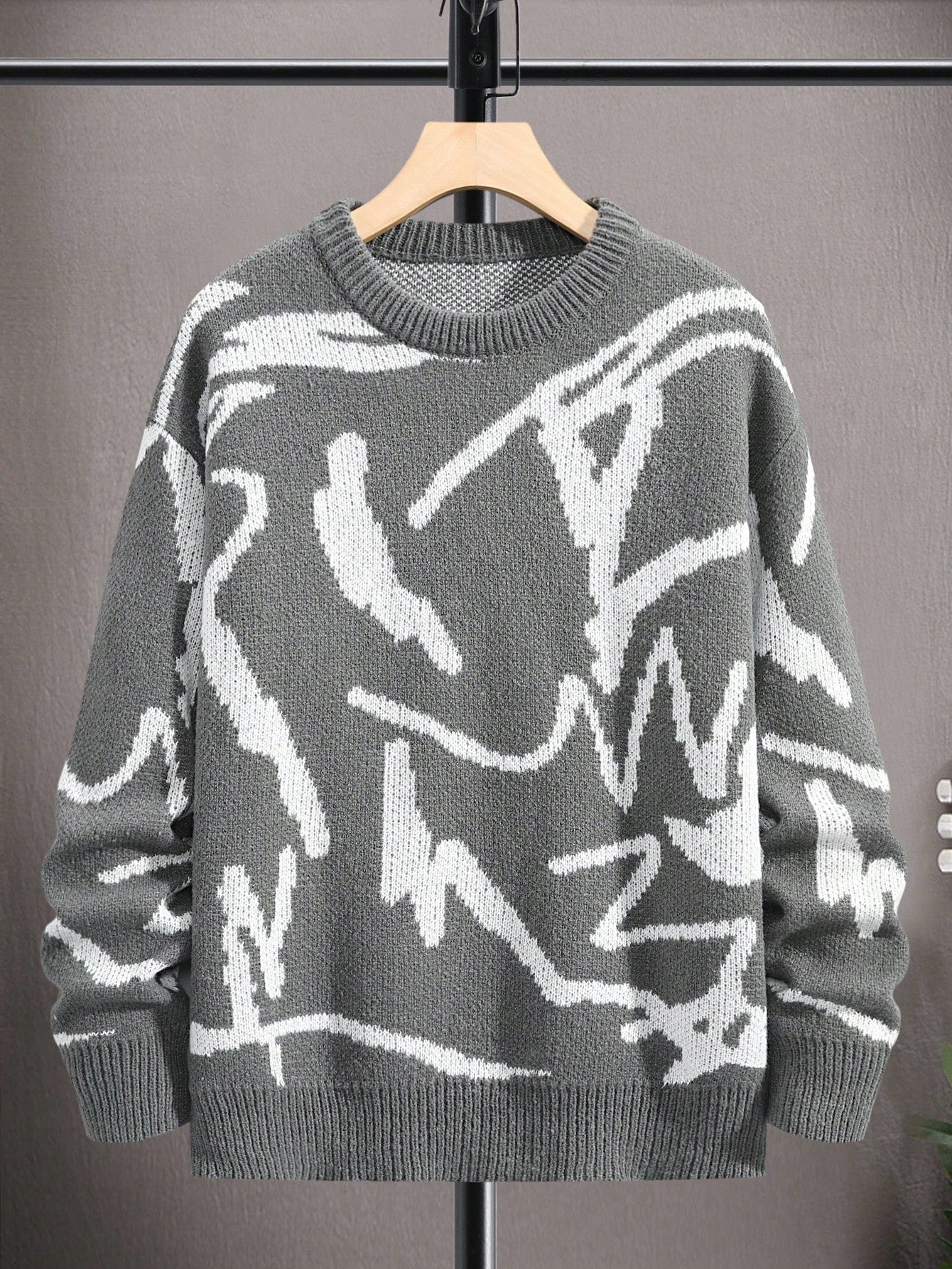 Grauer Strickpullover mit abstraktem Muster, Herrenmode, Baumwolle, lässiger Stil.