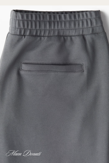 Graue Herrenhose mit elastischem Bund und Gesäßtasche, elegante Businessmode.