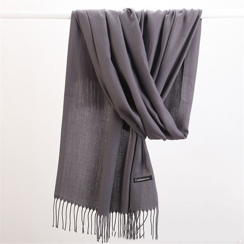 Grauer Kaschmirschal mit Fransen, weich, elegant, Damenaccessoire, Herbstmode, Geschenkidee.