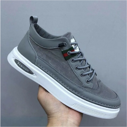 Grauer Sneaker für Herren, Wildleder, modisch, rutschfeste Sohle, sportlich, bequem.