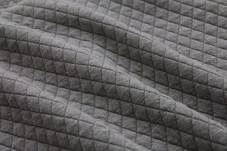 Grauer gesteppter Stoff, Baumwolle, quadratisches Muster, Textil, Nähmaterial, Meterware.