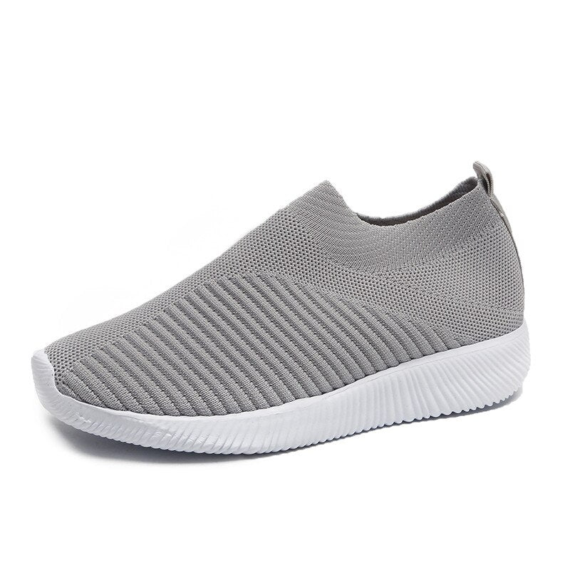 Grauer Sneaker aus Strickstoff mit weißer Sohle, atmungsaktiv, rutschfest, für Herren und Damen.