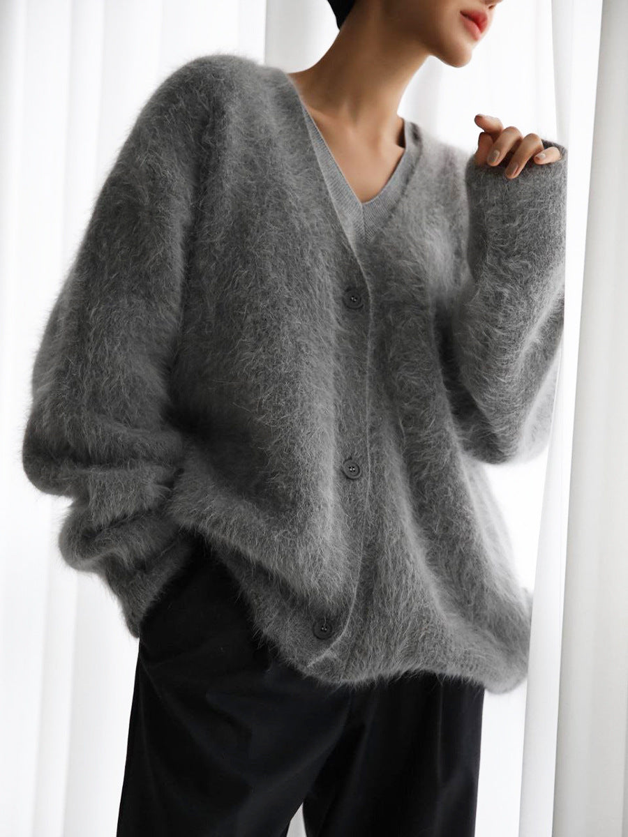 Damen Strickjacke aus grauem Mohair, V-Ausschnitt, Knöpfe, lässig, modisch, bequem.