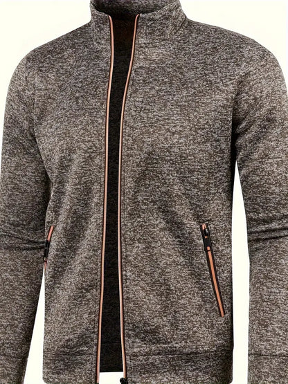 Graue Herren-Strickjacke mit Reißverschluss, Stehkragen und Taschen, modisch und bequem.