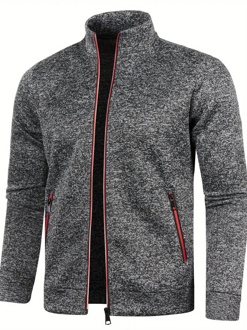 Graue Herren-Strickjacke mit Reißverschluss, Stehkragen und roten Akzenten, modisch und bequem.
