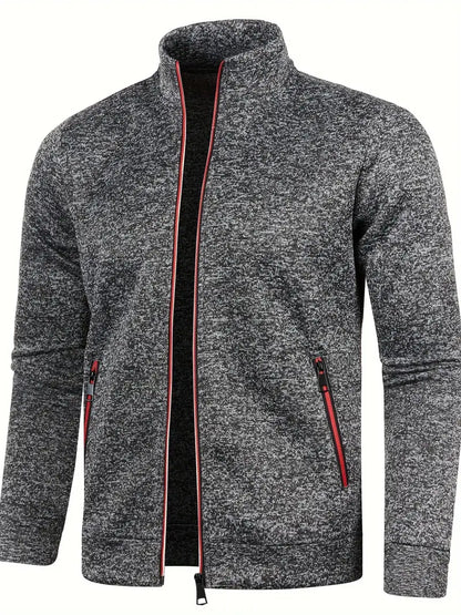 Graue Herren-Strickjacke mit Reißverschluss, Stehkragen und roten Akzenten, modisch und bequem.