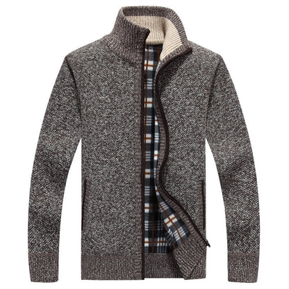 Grauer Herren-Strickjacke mit Reißverschluss, kariertes Innenfutter, warm, modisch, Wintermode.
