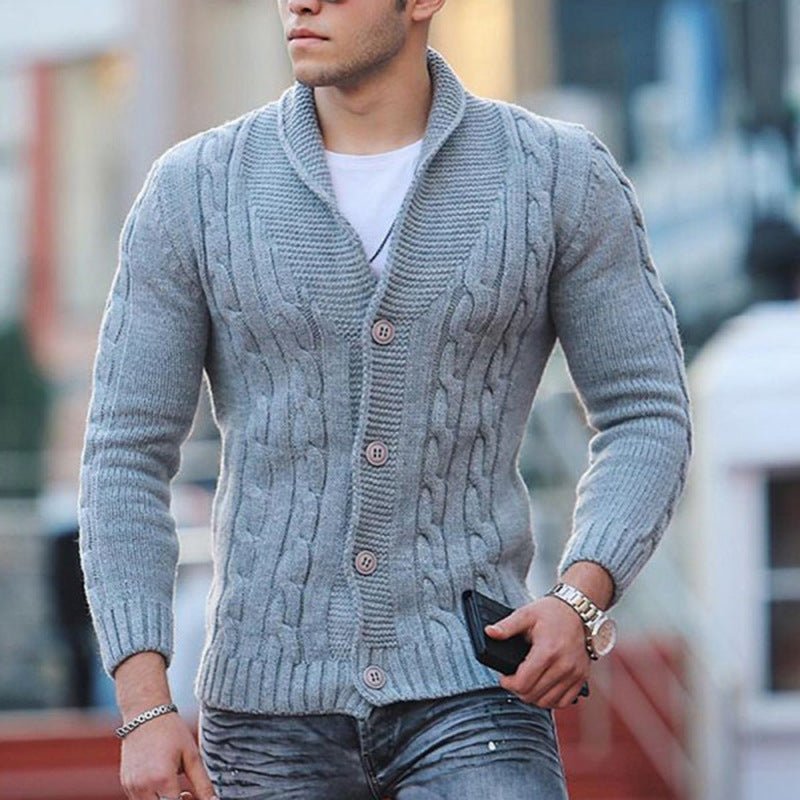 Grauer Herrenpullover mit Zopfmuster, modisch, warm, ideal für Herbst und Winter.