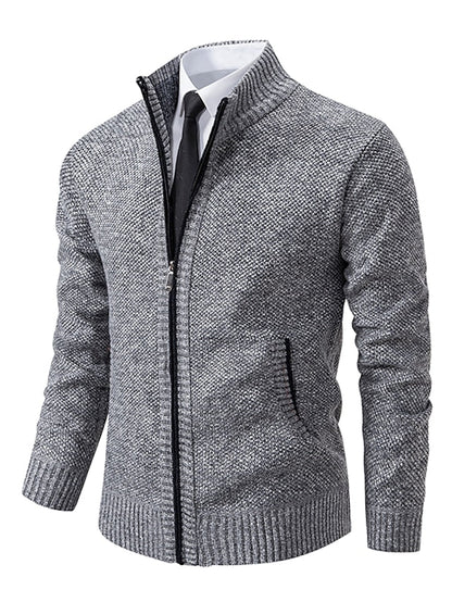 Grauer Herren-Strickpullover mit Reißverschluss, elegant, warm, ideal für Herbstmode.