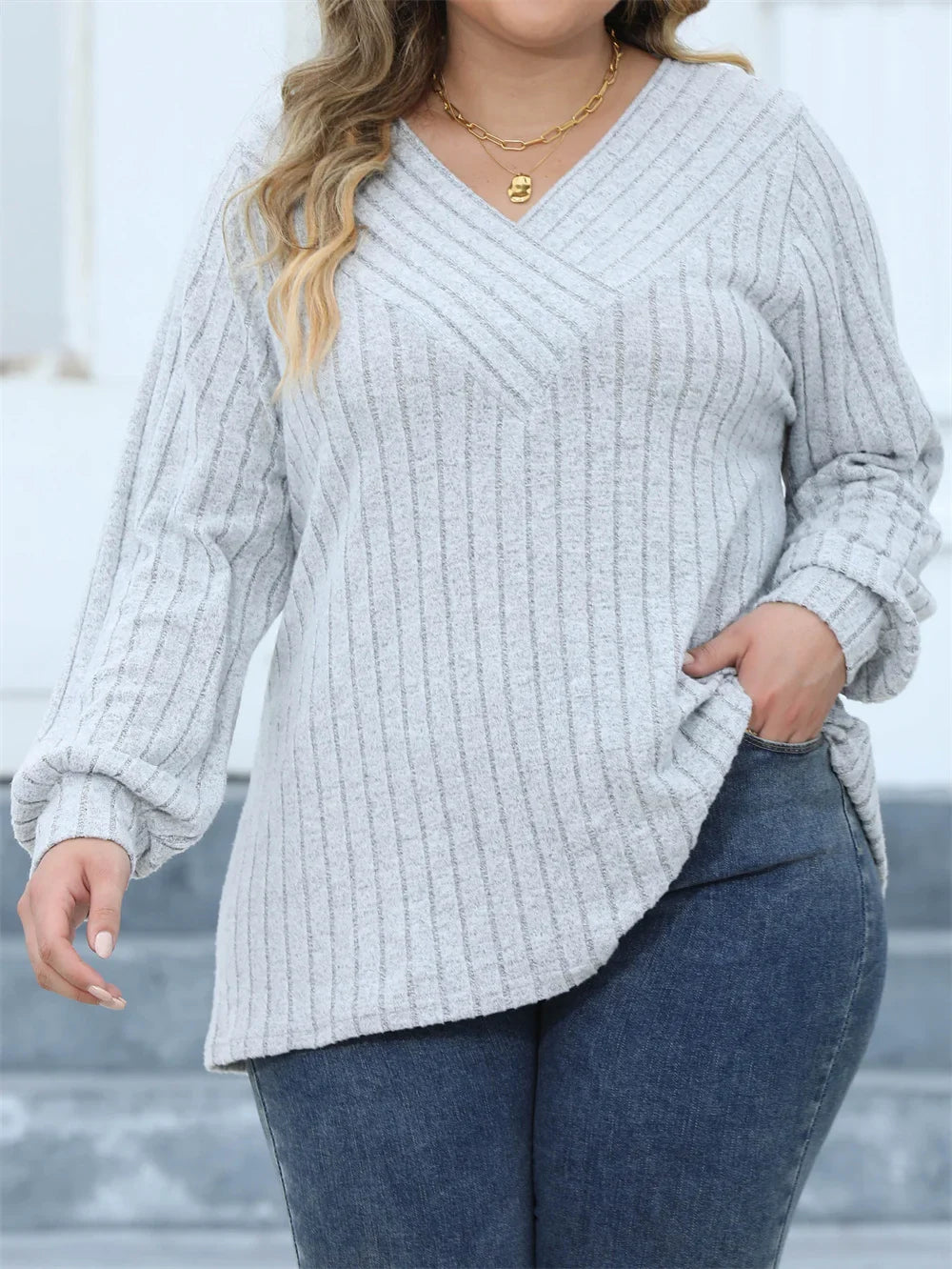 Damen Pullover grau, V-Ausschnitt, Strick, langärmelig, lässig, Herbstmode, Plus Size.