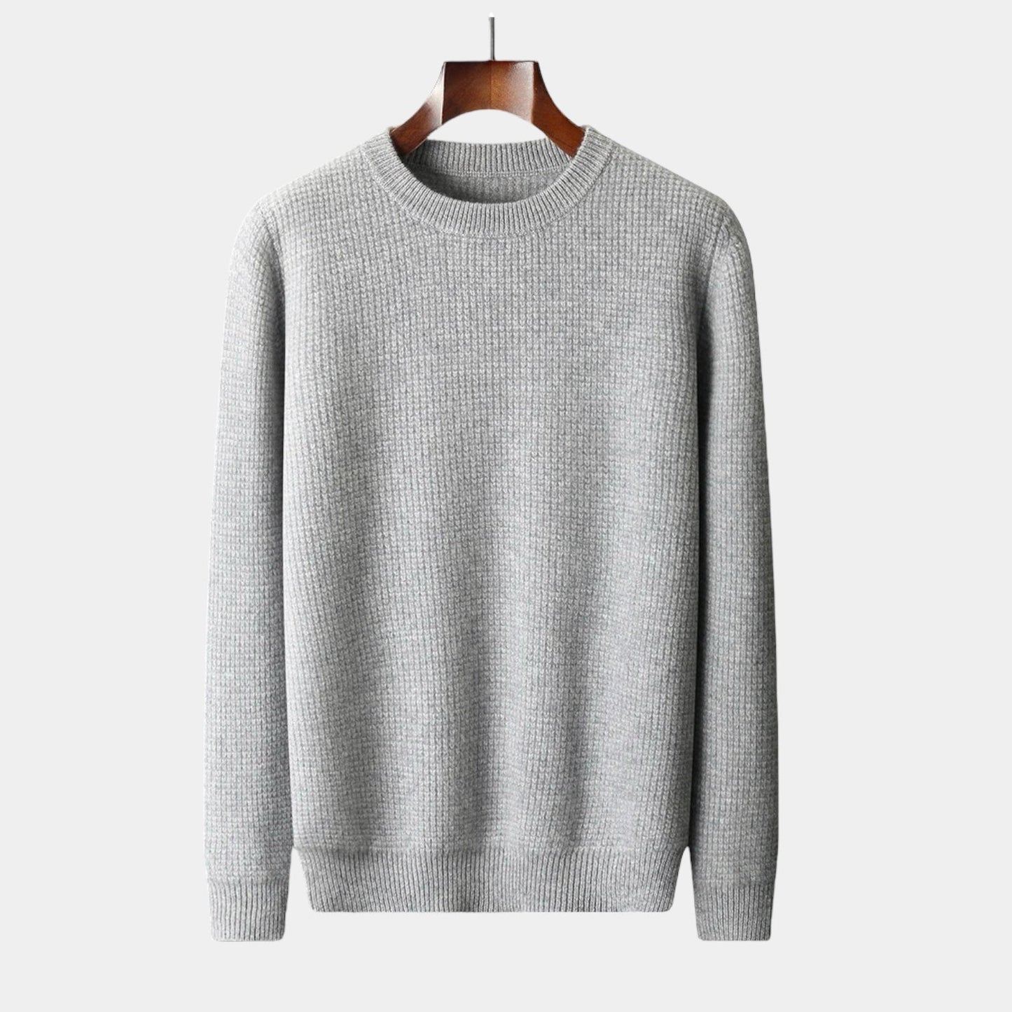 Grauer Strickpullover aus Baumwolle, Herrenmode, klassisches Design, Herbst-Winter-Bekleidung.