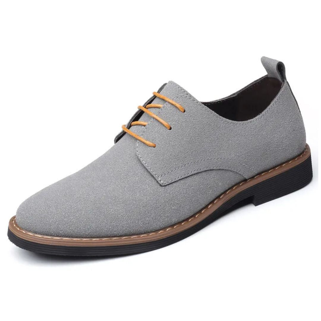 Grauer Herren-Lederschnürschuh, elegantes Design, rutschfeste Sohle, ideal für Business.